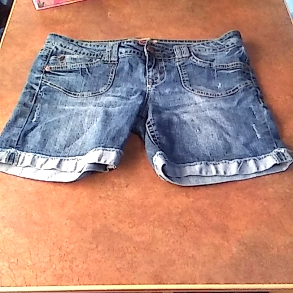 Women's Wallflower shorts